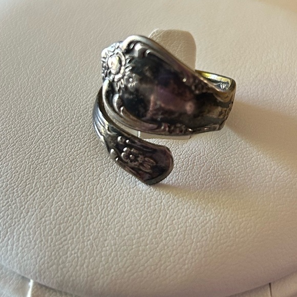 Wm A. Rogers Oneida LTD Vintage Silver-Plated Spoon Ring: Size 7 - Picture 2 of 3